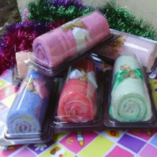 Kue handuk roll cake souvenir towel