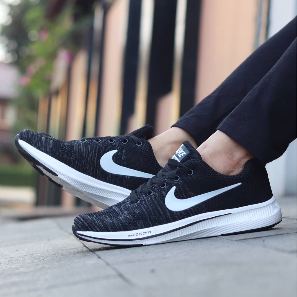 womens nike zoom black and white