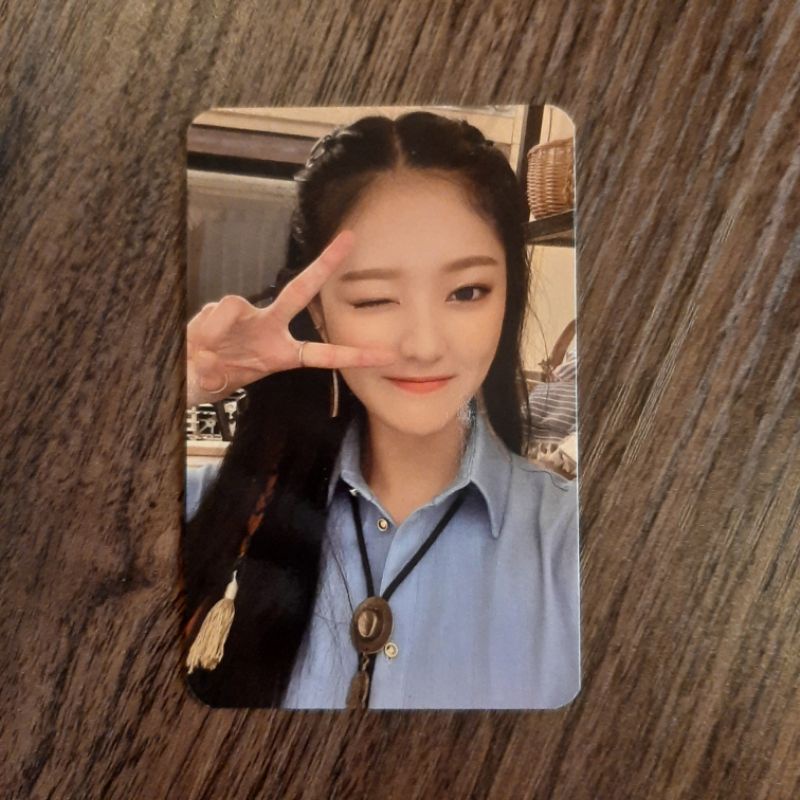 kim hyunjin loona pc photocard album 12:00 A B C ver