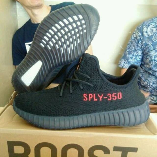 SEPATU CASUAL YEZZY350 V2 BLACK RED/BRED