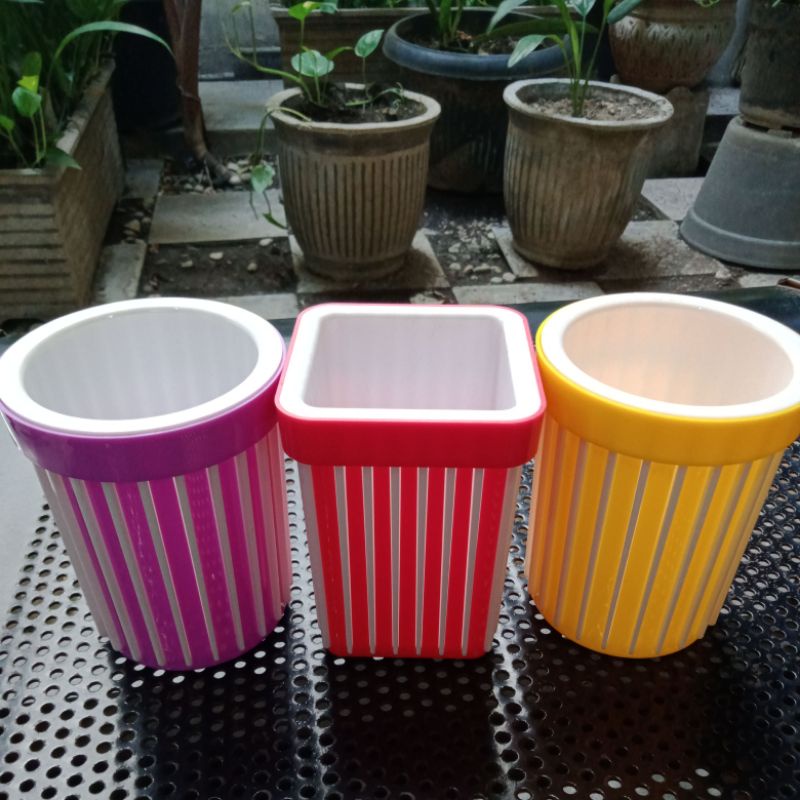 

Pen Stand plastik 999