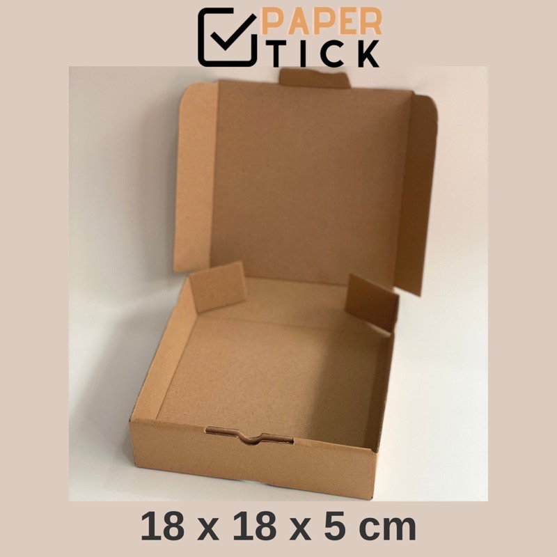 

Dus Kue 18x18x5 cm DC Kardus Pengait Kue Brownies Baju Kemasan Kraft Packaging Box Craft Die Cut