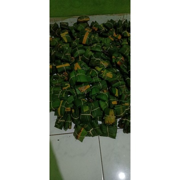 

tempe dele bungkus daun pisang