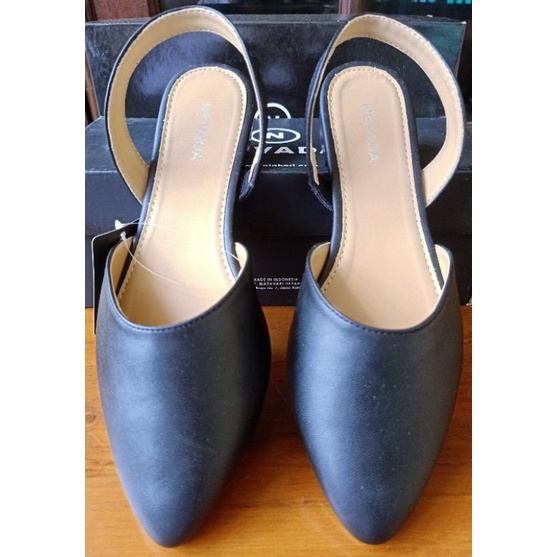 Sepatu Wanita Flat Shoes Details