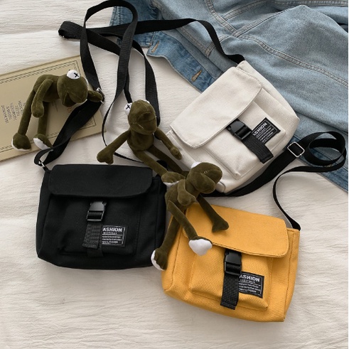 Tas Korea Kasual Sederhana Kipas Sastra Solid Messenger Bag Tas Kanvas Tebal Tas Fashion Pria Wanita Import Korean Casual Simple Literary Fan Solid Messenger Bag Canvas Bag Fashion Bags