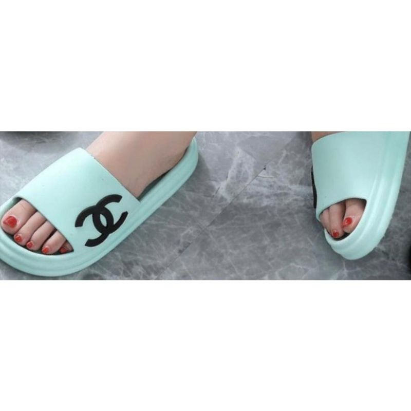 Sandal Slop Jelly Wanita Ban CC Hitam Samping Sol Tebal Korea Cantik Casual sandal jelly mokaya motif dc tebal empuk