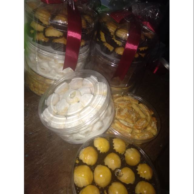 

Paket kue kering isi 3 toples (nastar,kastengel,putri salju,chocomilo).