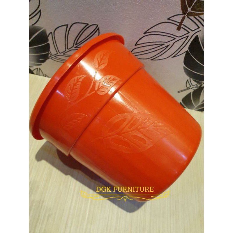 Pot Bunga Motif Daun Merah Plastik Kecil Murah Diameter 16 cm