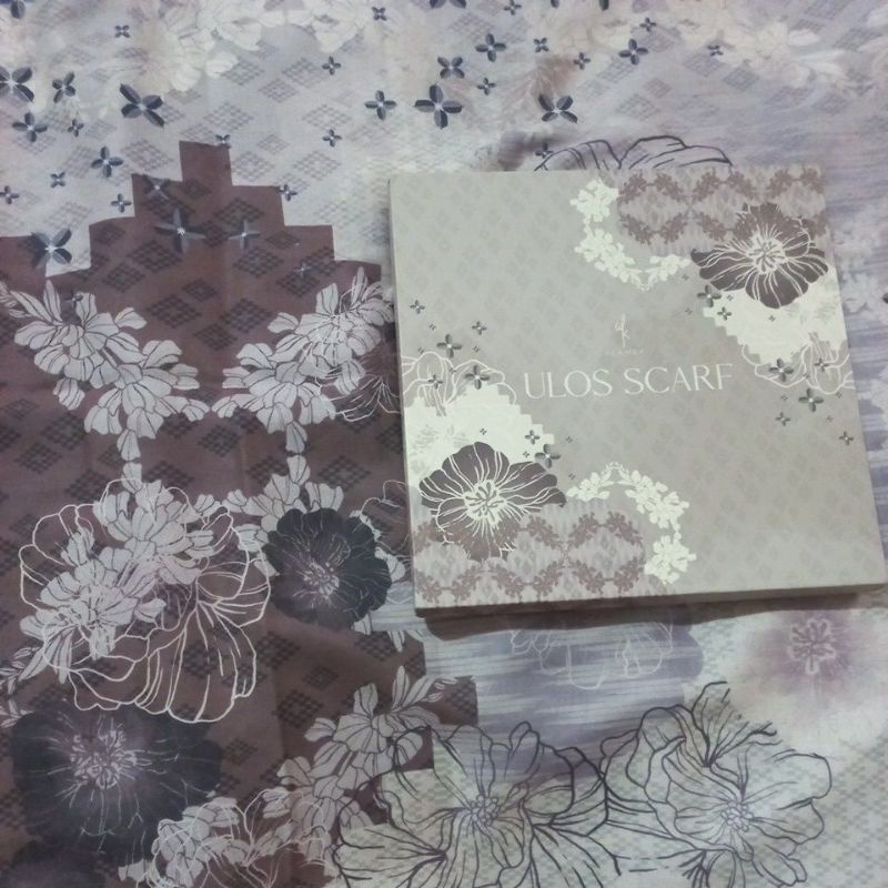 PRELOVED - WEARING KLAMBY SCARF