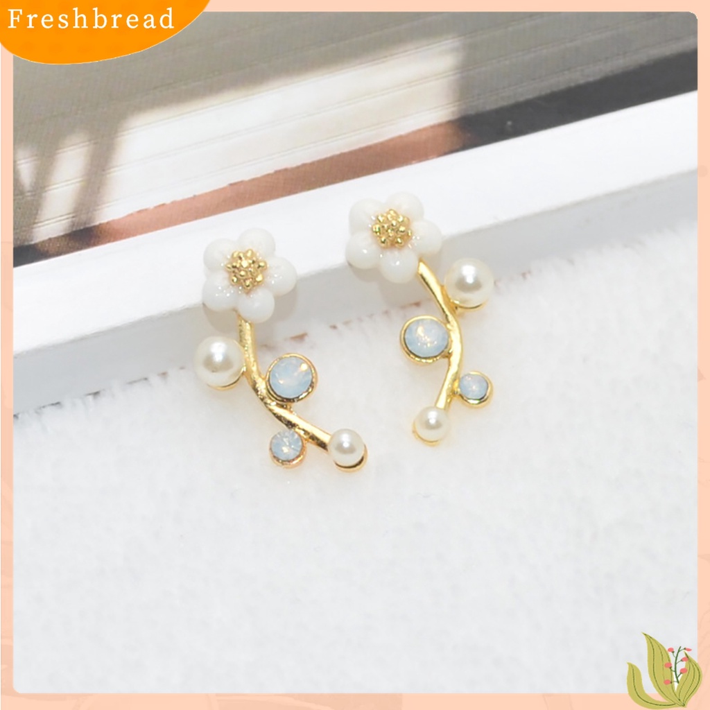 [Fresh] Anting Tusuk Aksen Mutiara / Berlian Imitasi Berkilau untuk Wanita / Pesta