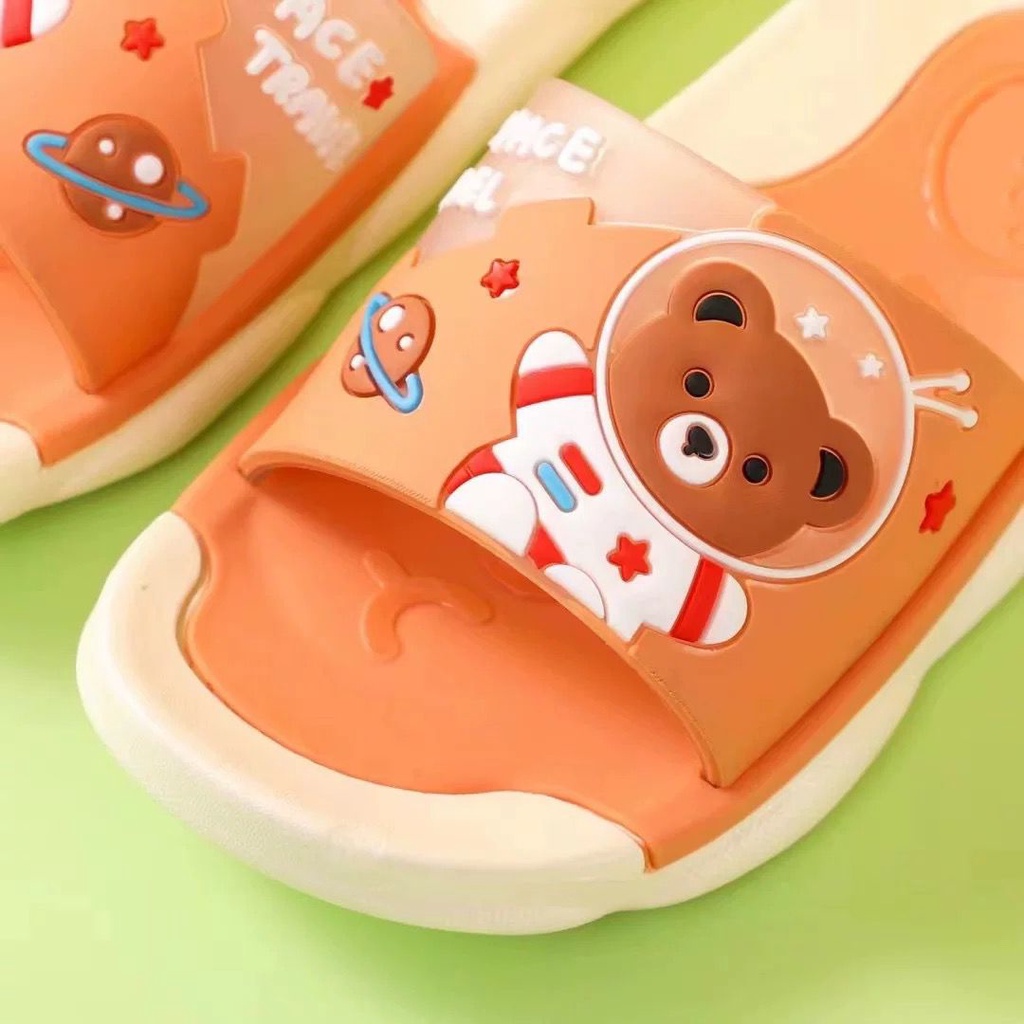 [littlecrab] Sandal Anak Beruang Space Travel Kids Sandals High Quality Astronot Luar Angkasa Colorful Biru Hijau Orange Merah Sandal Selop Anak Lucu Berkualitas Sandal Motif Unik Anti Slip Semi Transparan Korean Style