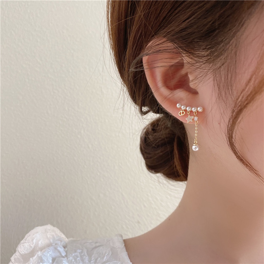1 Pasang Anting Stud Rantai Rumbai Desain Bintang Aksen Mutiara Gaya Korea Untuk Wanita