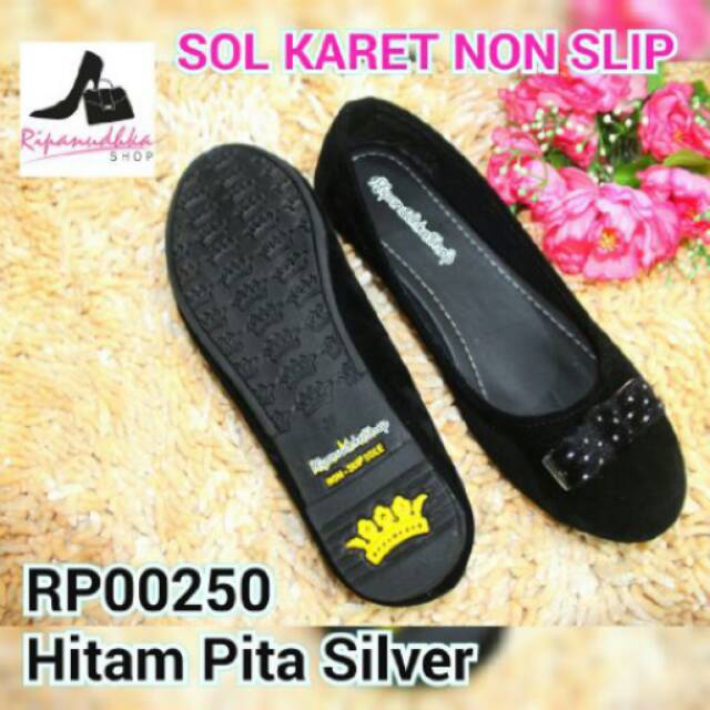 

Hitam pita silver