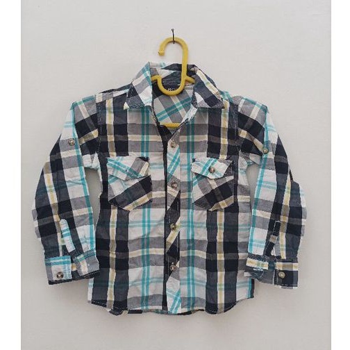 Preloved kemeja anak cowok merk Cherokee. LD 33cm. Bahan tebal, adem, kondisi bagus banget 99%