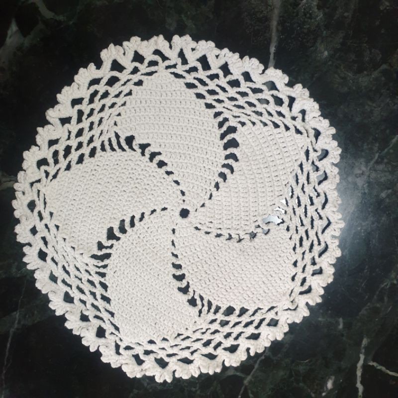 Taplak Meja Rajut bulat