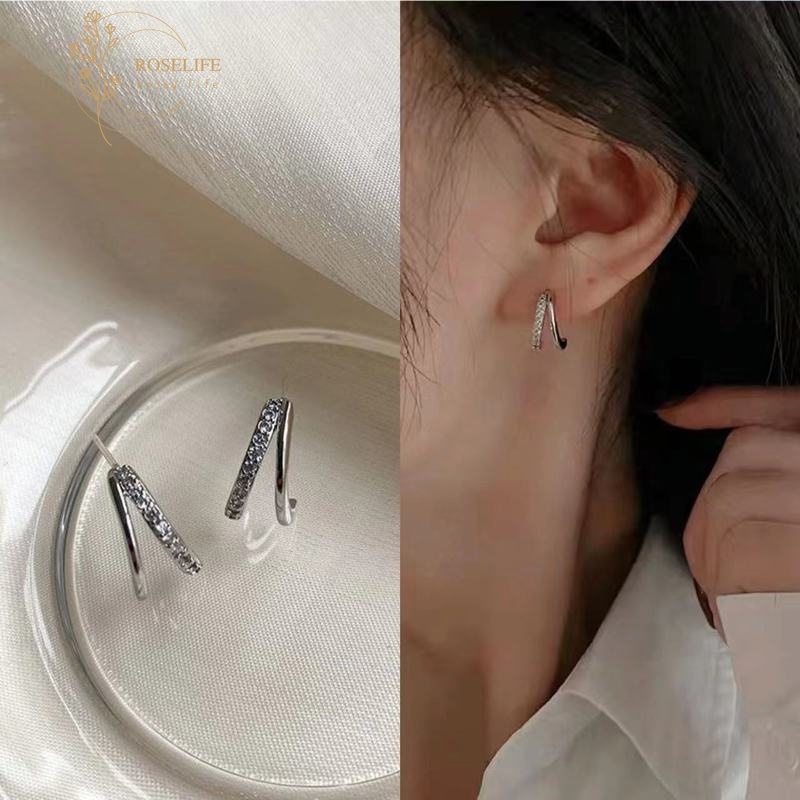 1 Pasang Anting Stud Bentuk C Geometris Aksen Kristal Warna Silver Untuk Wanita