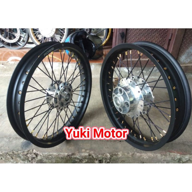 velg Tiger Revo lebar 215/250 ring 17