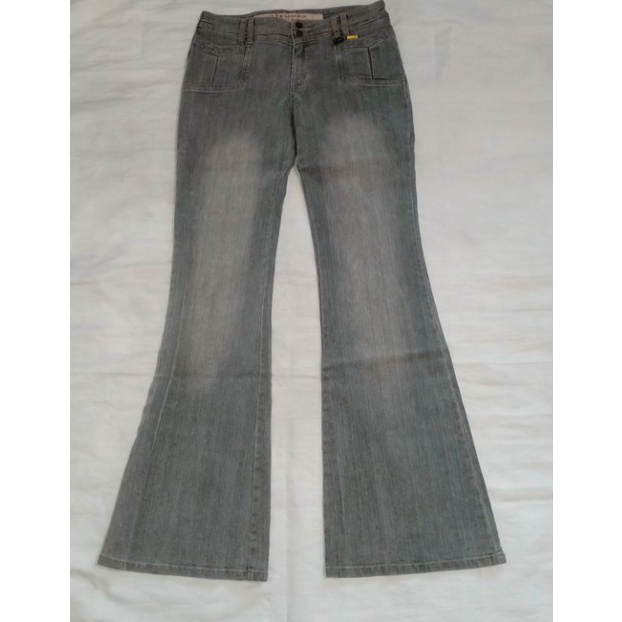 CELANA CUTBRAY JEANS WANITA  (Denim Washed Jeans)