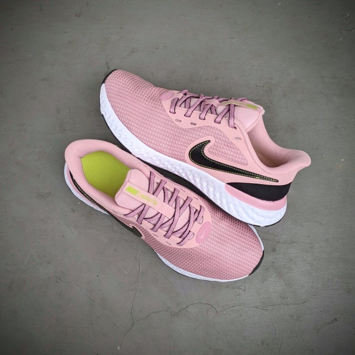 SEPATU NIKE ORIGINAL REVOLUTION 5 WOMEN