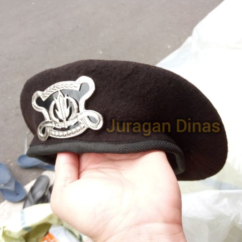 Topi Baret Satpam Coklat Tua Kehitaman Jatah POLRI