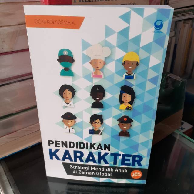 PENDIDIKAN KARAKTER STRATEGI MENDIDIK ANAK DI ZAMAN GLOBAL
