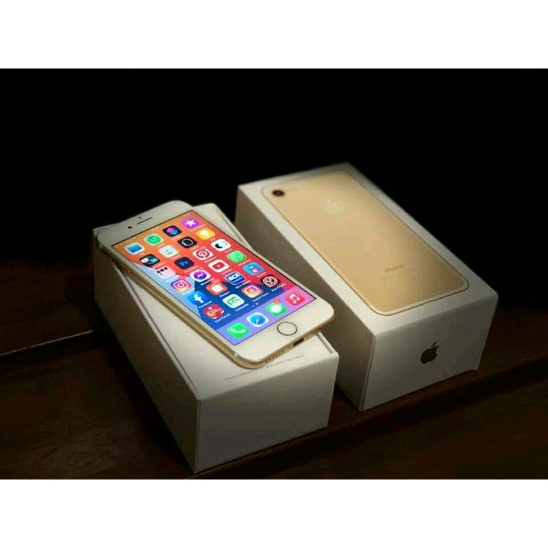 Iphone top. Айфон тайвань. Айфон 11 блэк ростест. Айфон 5s коробка. Iphone 10 белый.