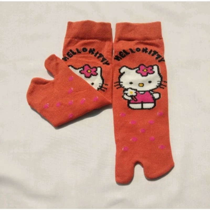 kaos kaki jempol karakter motif hello Kitty size ukuran 5-12 tahun / warna Random sesuai stok yang tersedia