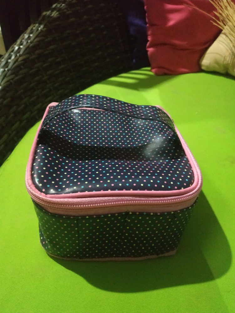 Essential Pouch Oil Bag Sekat Motif Polkadot Ready Stok