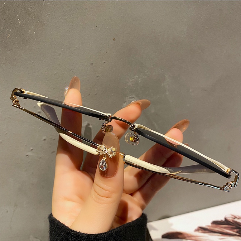 Kacamata Hitam Oversized Model Half Cut Frame Bahan Metal Untuk Wanita