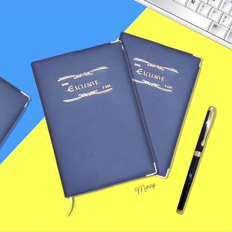 

Terlaris ✨ - Buku Agenda Kerja Bisnis Agenda 2023 Cover Kulit Agenda Kancing Hotprint3.1.23