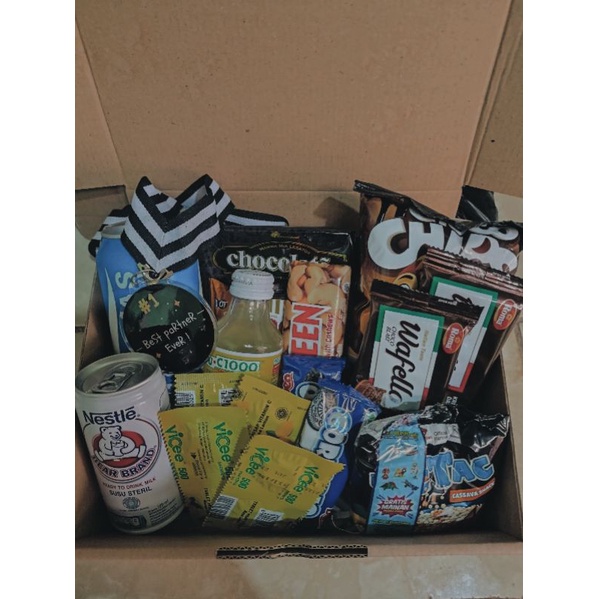 

Gift Box | Snackbox | Hadiah Kado | Ulang Tahun | Wisuda | Natal | Merry Christmas | Tahun Baru