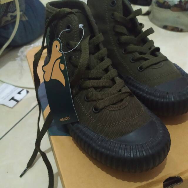 Sepatu brodo vulcan HI warna  olive black