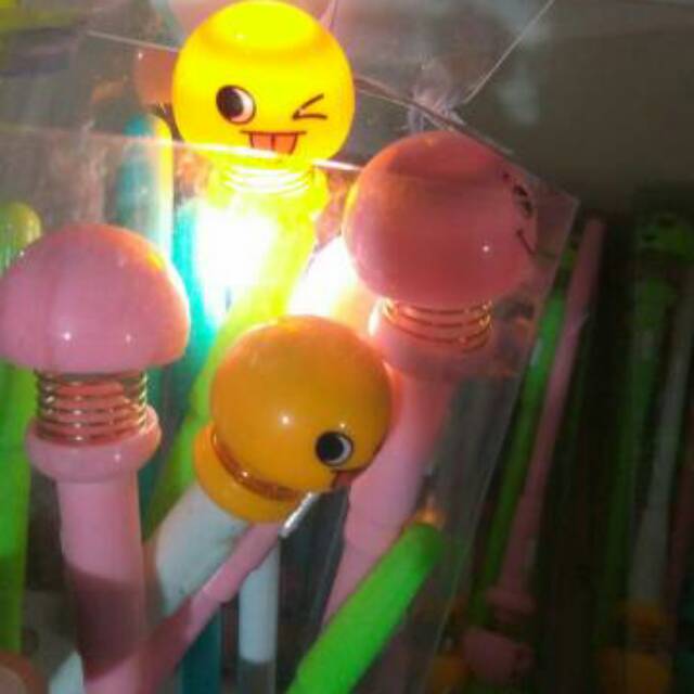 

Bolpen spring doll emoji lampu LED warna warni