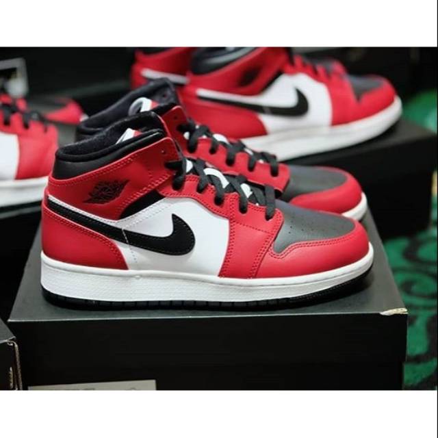 Air Jordan 1 Mid Chicago Black Toe (GS) Original Store