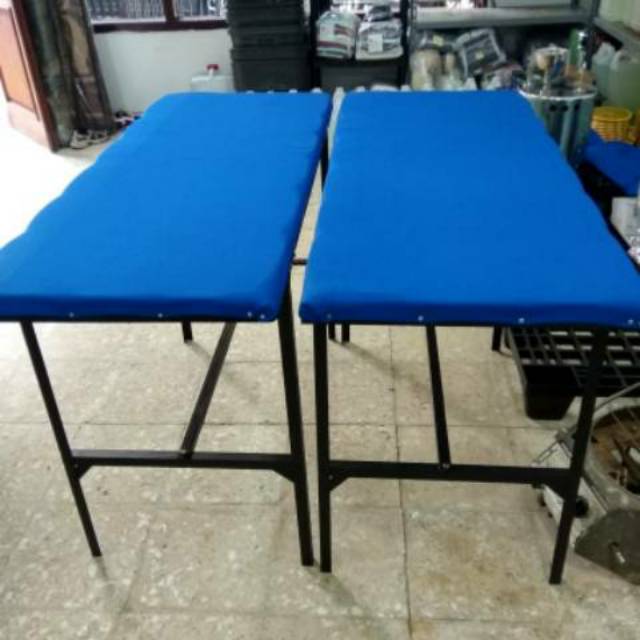 Meja gosokan setrika uap laundry
