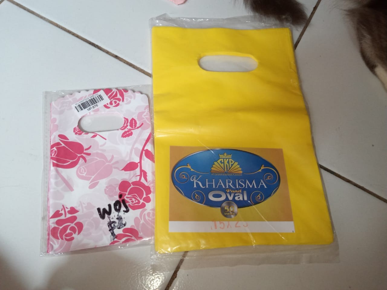 Kantong Kresek Polos Kecil 15x23 Cm Merk Kharisma/ Kantong Plastik Olshop / Kantong Kresek