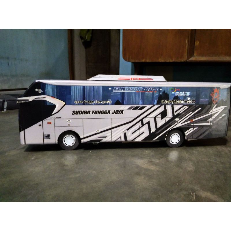 Miniatur bus RC remot control cas STJ Sudiro tungga jaya skrien