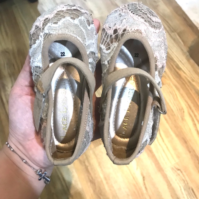 Lace lynelle sepatu anak preloved