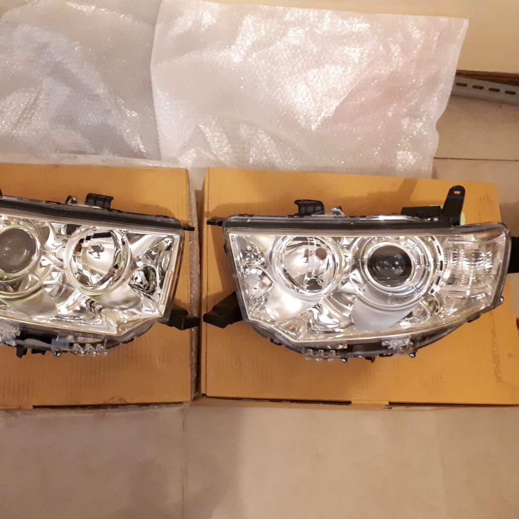 Headlamp Lampu Depan HID Asli Mitsubishi Pajero Sport Dakar