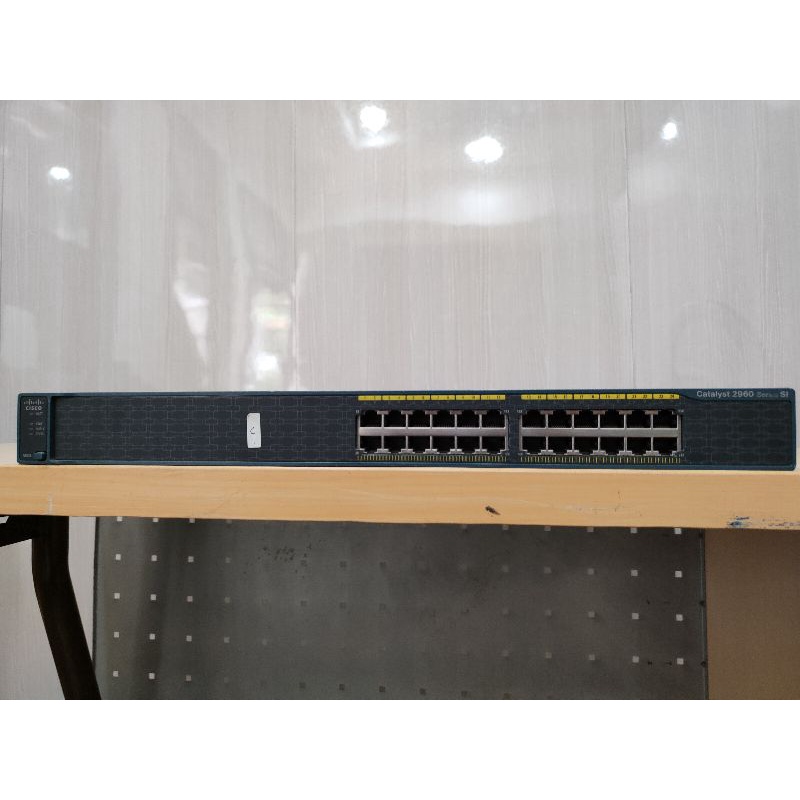 Cisco catalyst 2960 seris SI  Type switch WS-C2960-24-S V03