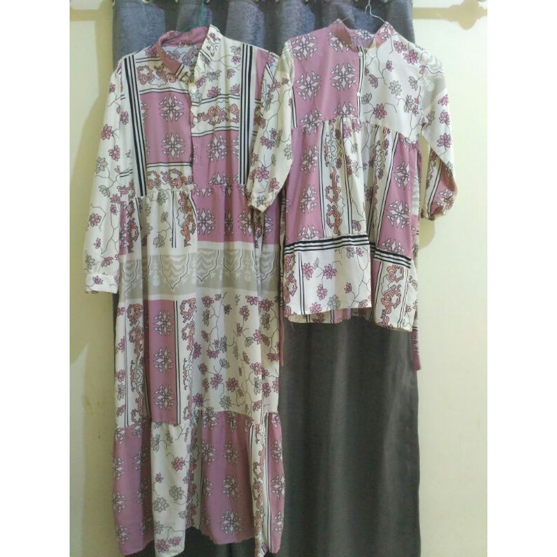 Dress couple mom and kids