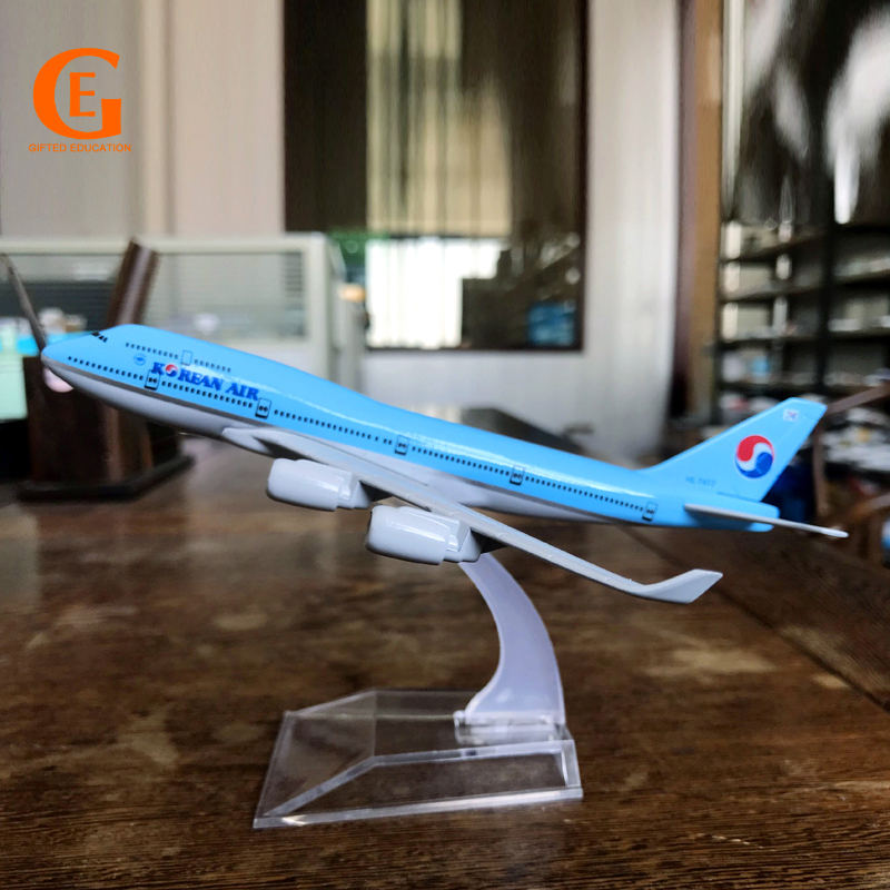 Mainan Model Pesawat Air B747 Die-cast 747 Bahan Alloy Metal Ukuran 16CM