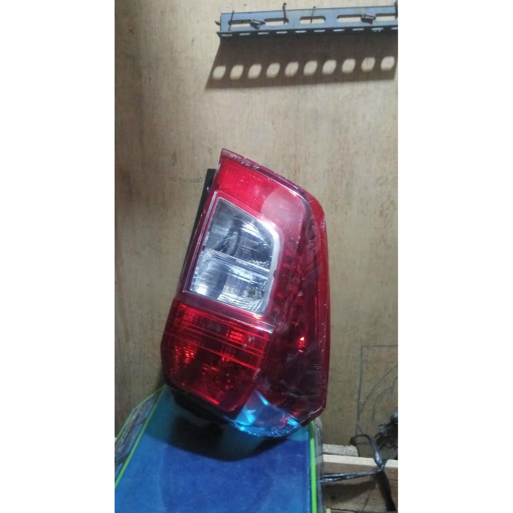 Stop Assy Lampu Belakang Toyota Cayla