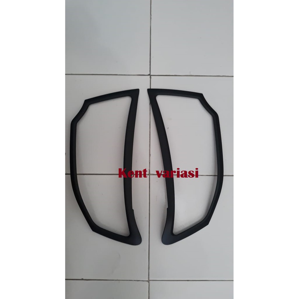 GARNISH GARNIS LIST LAMPU DEPAN HITAM DOFF PAJERO SPORT 2010 - 2015