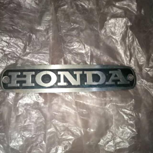 logo emblem tebeng leg shield honda C 70 pispot original