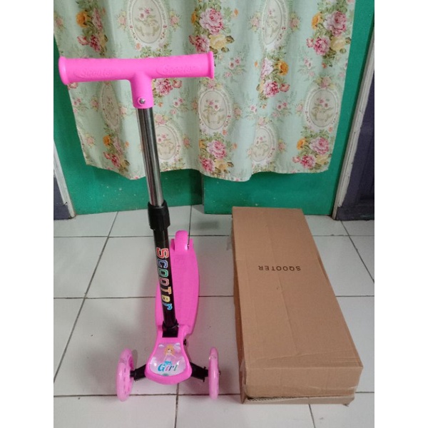 Scooter anak roda 3 Kickboard Scooter Scooter ban nyala Skuter Anak Otoped Lampu roda 3 Skuter Anak LED