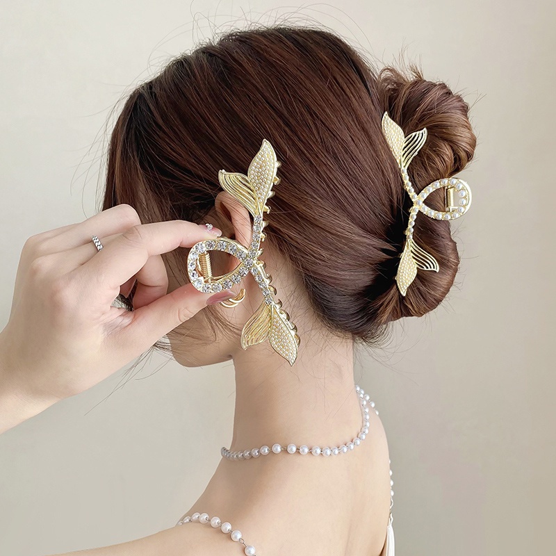 AY(CN) Jepit Rambut Bentuk Ekor Ikan Aksen Kristal Mutiara Warna Gold Silver Untuk Wanita