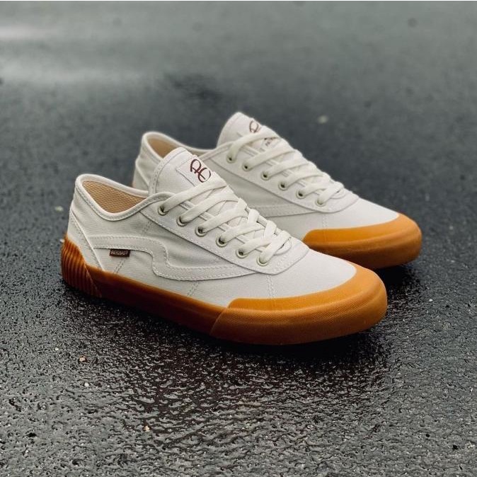 patrobas equip low white gum Lc