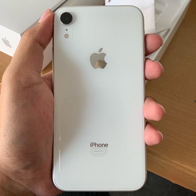 iPhone Xr Silver 128gb ex garansi resmi iBox. like new. fullset original