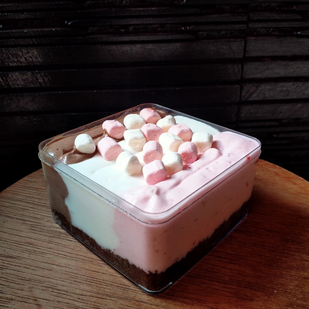 

Dessert Box Neopolitan